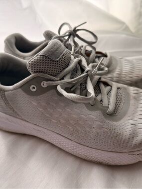 Under Armour Light Gray Textile Shoe Label